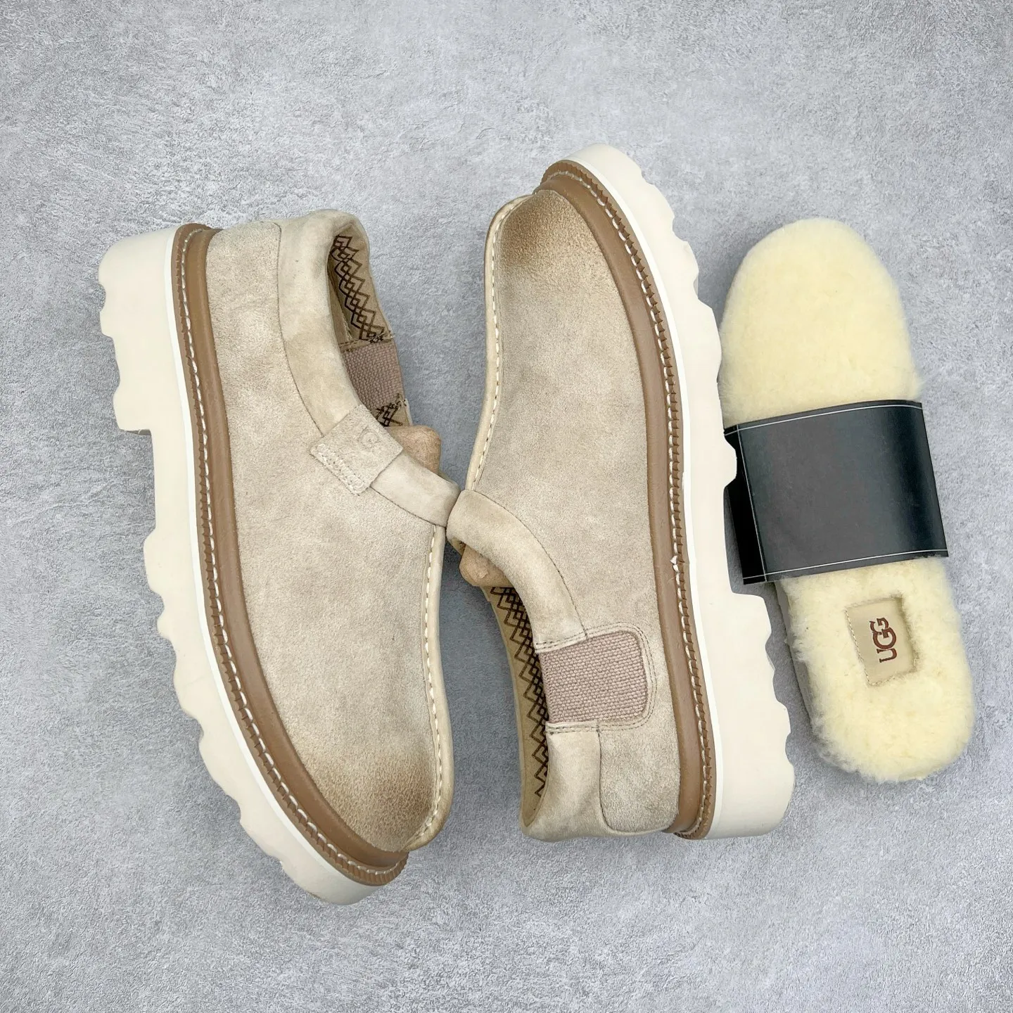 Pick up locally 💰600 UGG 6913 Tasman Lug suede round toe lightweight low-top lifestyle casual shoes. All shoes are made from the same factory as ZP. Longfeng A-grade Australian imported sheepskin and wool are integrated. Brand OEM production line fully follows the ZP process. OEM original pattern maker adheres to the principle of no original shoes and no development selection. Pay attention to every detail. The most authentic version on the market TREADLITE "Light Wing" technology outsole Lightweight/durable/flexible/pile size: 40 41 42 43 44 Coding: yby2936060